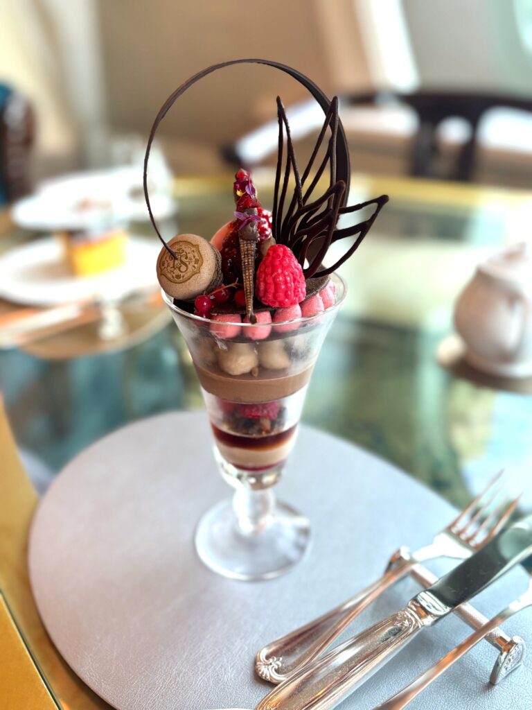 グランパラディラウンジのパフェ